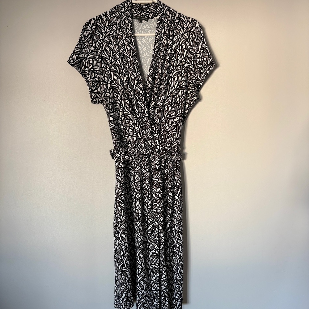 Elegant Black White and Tan Patterned Dress 16W - Picture 4 of 8